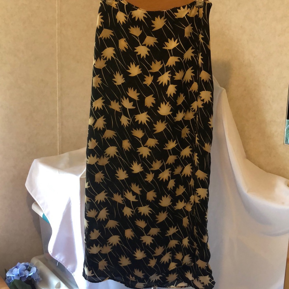 Ladies skirt.